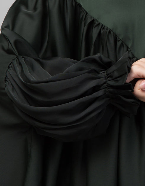 Chic Yoke and Gathered Front and Back Pleated sleeve Free size Kaftan abaya Lifestyle Images