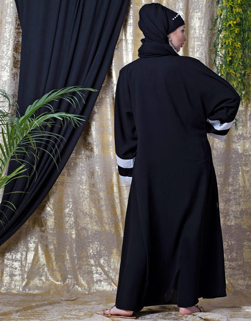 Modest contrast band with inner Dubai Kaftan White