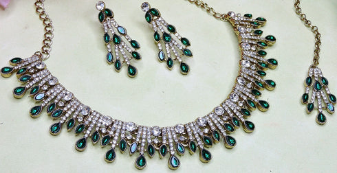 Green Necklace - Detail View | Samyak Fashion