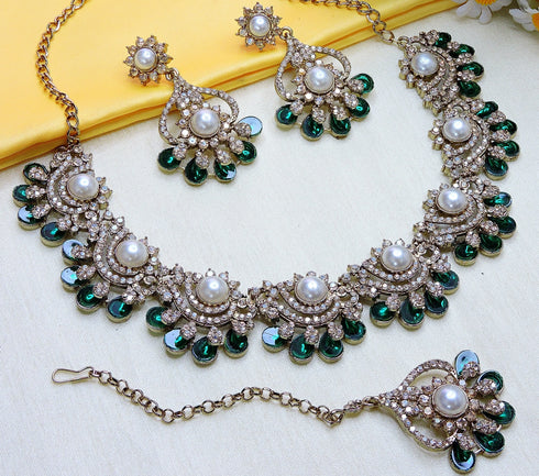 Green Necklace - Detail View | Samyak Fashion